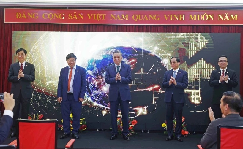 party chief receives leaders of major malaysian groups, inaugurates hanoi - kuala lumpur air route picture 2