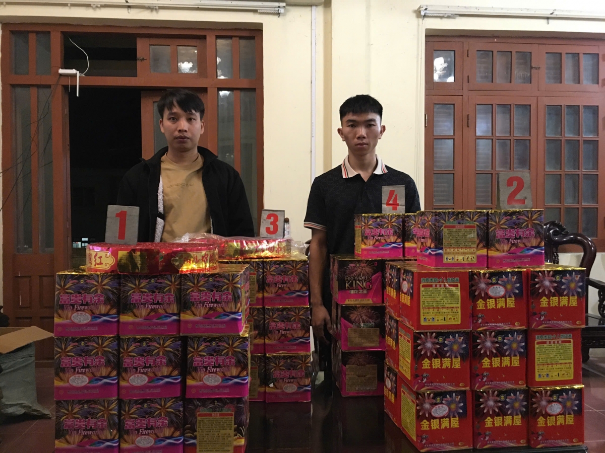 bắt giữ 2 đối tượng vận chuyển hơn 1 tạ pháo nổ ở bắc kạn hình ảnh 1 bat giu 2 doi tuong van chuyen hon 1 ta phao no o bac kan hinh anh 1