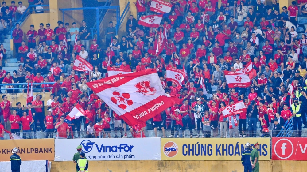 ha noi fc va hai phong nhan an phat truoc vong 8 v-league 2024 2025 hinh anh 1