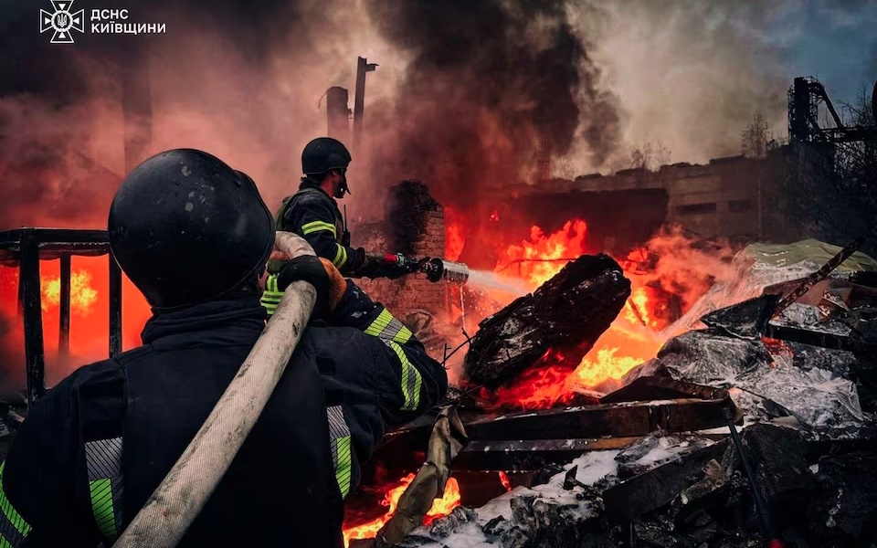 nga tap kich du doi kiev, de doa tan cong Dong bac khi ukraine sa lay tai kursk hinh anh 1