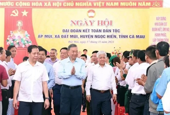 Party leader joins Great National Unity Festival in Ca Mau