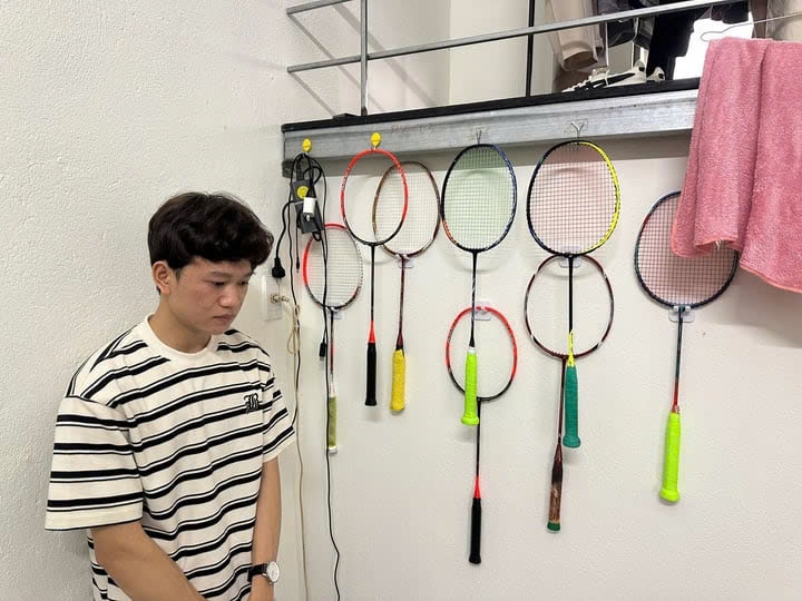 nam thanh nien lua dao bang chieu tro trao doi vot pickleball hinh anh 1