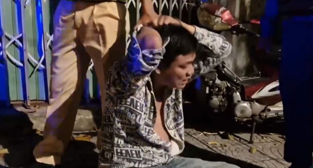khống chế ma men dùng dao tấn công cảnh sát giao thông hình ảnh 1 khong che ma men dung dao tan cong canh sat giao thong hinh anh 1