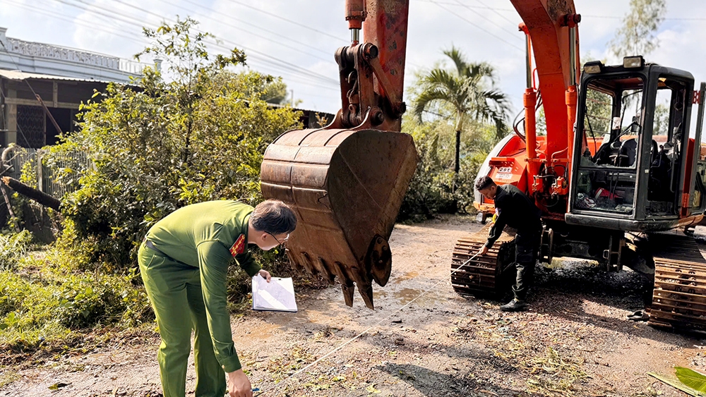 Khởi tố, tạm giam 6 đối tượng về hành vi chống người thi hành công vụ