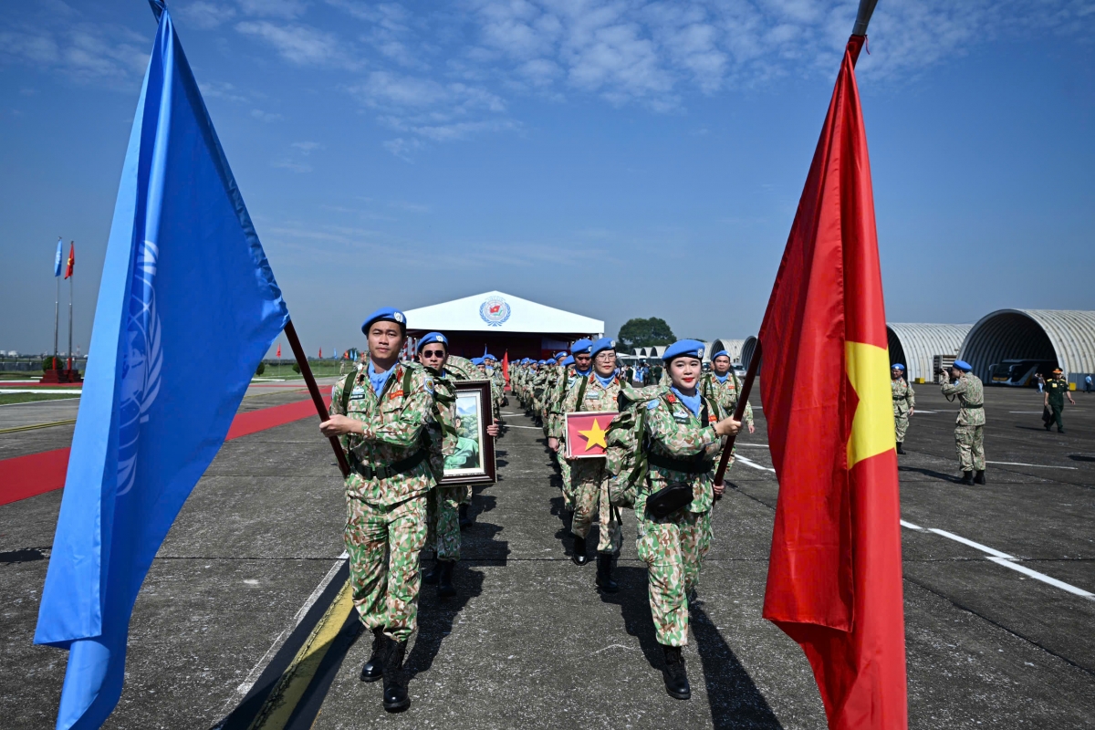 Day manh hoi nhap quoc te, mo rong doi ngoai de quan doi vung manh hinh anh 1