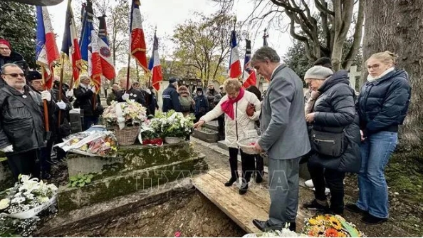 vietnamese ambassador attends funeral of french journalist madeleine riffaud picture 1