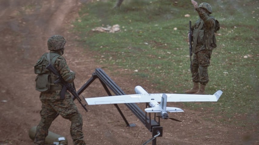 chien su trung Dong 1.300 uav tan cong israel tu 6 mat tran hinh anh 1