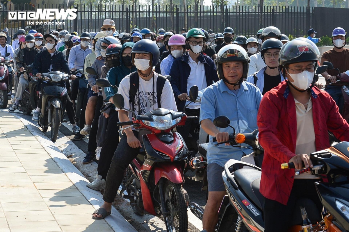 vietnam military history museum opens, visitors are eager to explore treasures picture 2