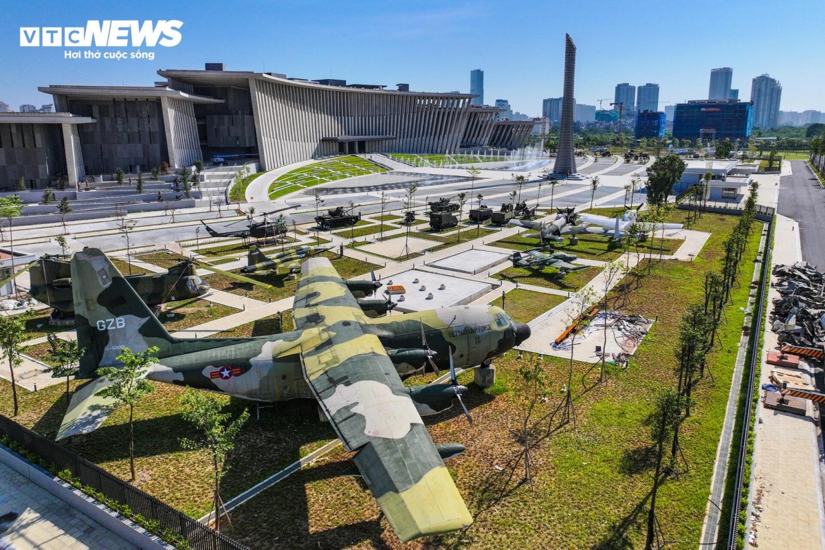 vietnam military history museum opens, visitors are eager to explore treasures picture 3