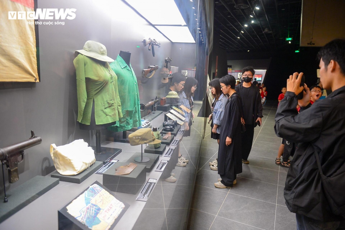 vietnam military history museum opens, visitors are eager to explore treasures picture 7