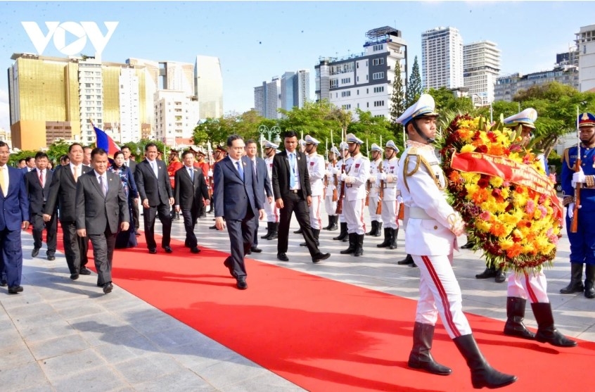 vietnam greatly treasures traditional friendship and all-around ties with cambodia picture 4