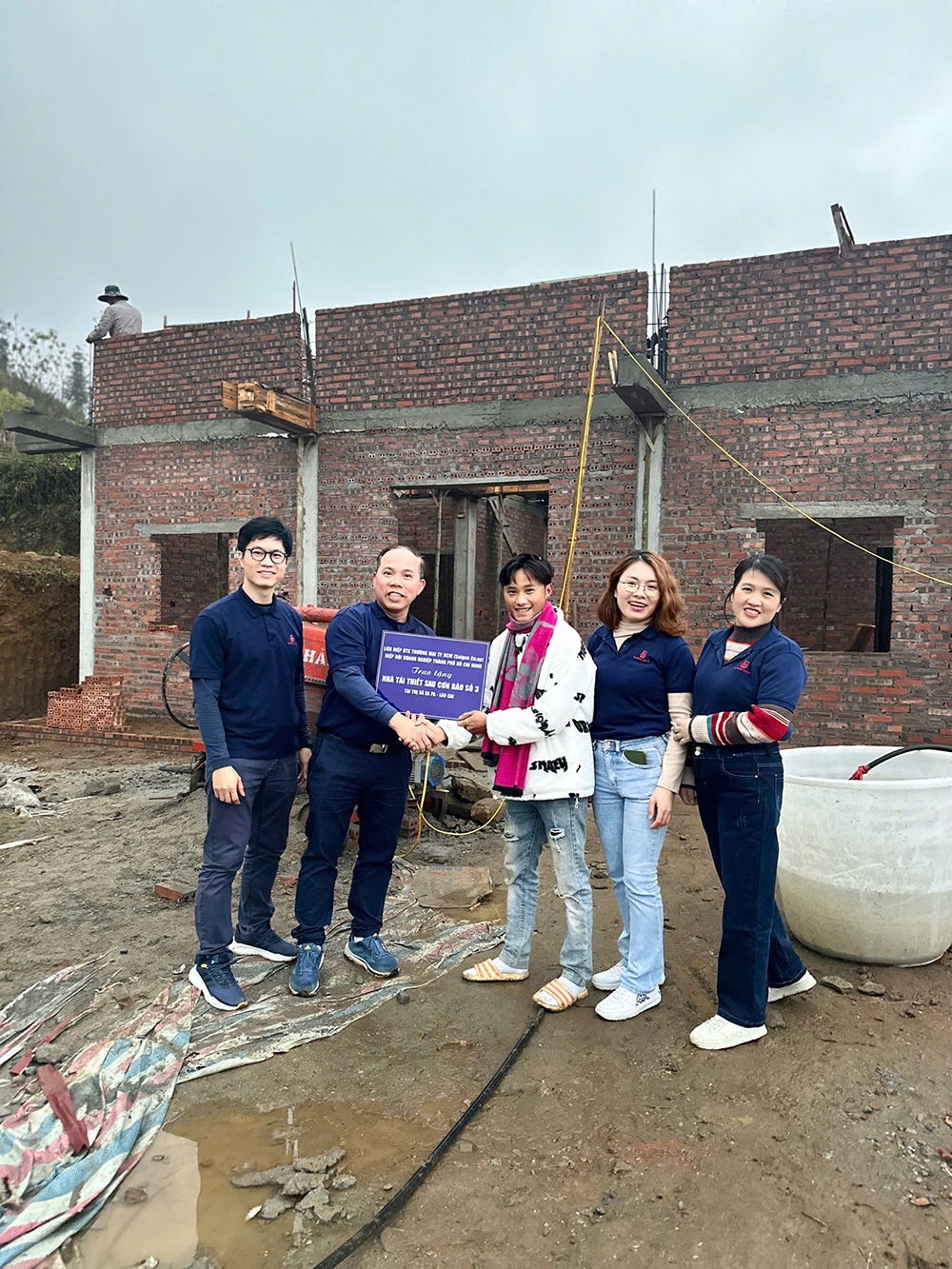 doanh nghiệp tp.hcm xây nhà cho đồng bào tây bắc hình ảnh 2 doanh nghiep tp.hcm xay nha cho dong bao tay bac hinh anh 2
