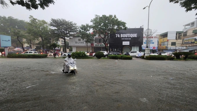 quảng trị cứu ngư dân và thuyền đánh cá bị chìm vào bờ an toàn hình ảnh 3 quang tri cuu ngu dan va thuyen danh ca bi chim vao bo an toan hinh anh 3