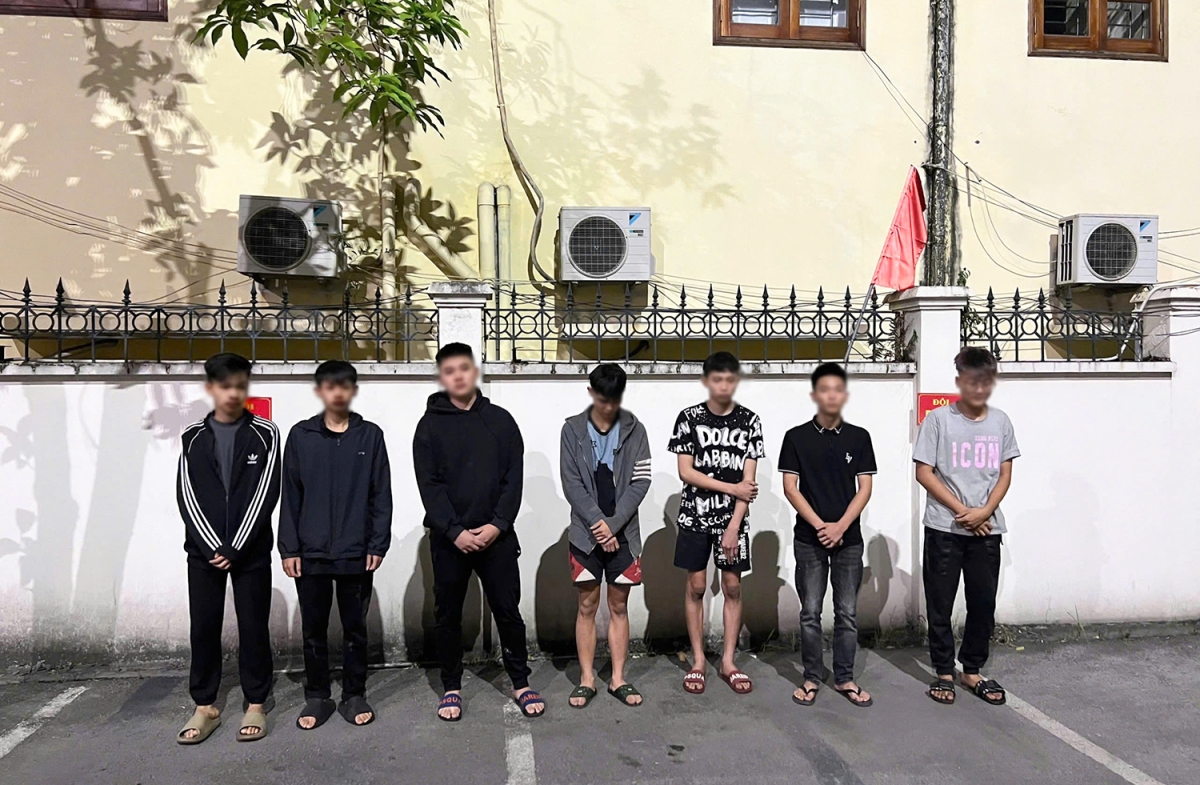 bắt khẩn cấp nhóm thanh niên hành hung, đập phá xe của người đi đường hình ảnh 1 bat khan cap nhom thanh nien hanh hung, dap pha xe cua nguoi di duong hinh anh 1