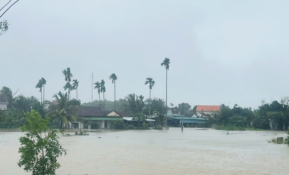 mưa lớn nước ngập nhiều hộ dân ở thị xã Đức phổ, quảng ngãi hình ảnh 3 mua lon nuoc ngap nhieu ho dan o thi xa Duc pho, quang ngai hinh anh 3