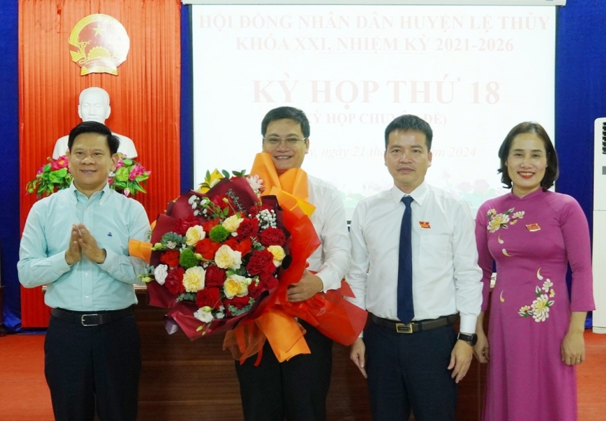 Ông Nguyễn Đình Hòa làm Chủ tịch UBND huyện Lệ Thủy, Quảng Bình