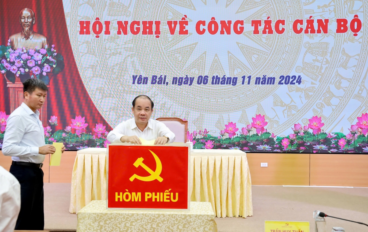 Ong tran huy tuan duoc bau giu chuc bi thu tinh uy yen bai hinh anh 1