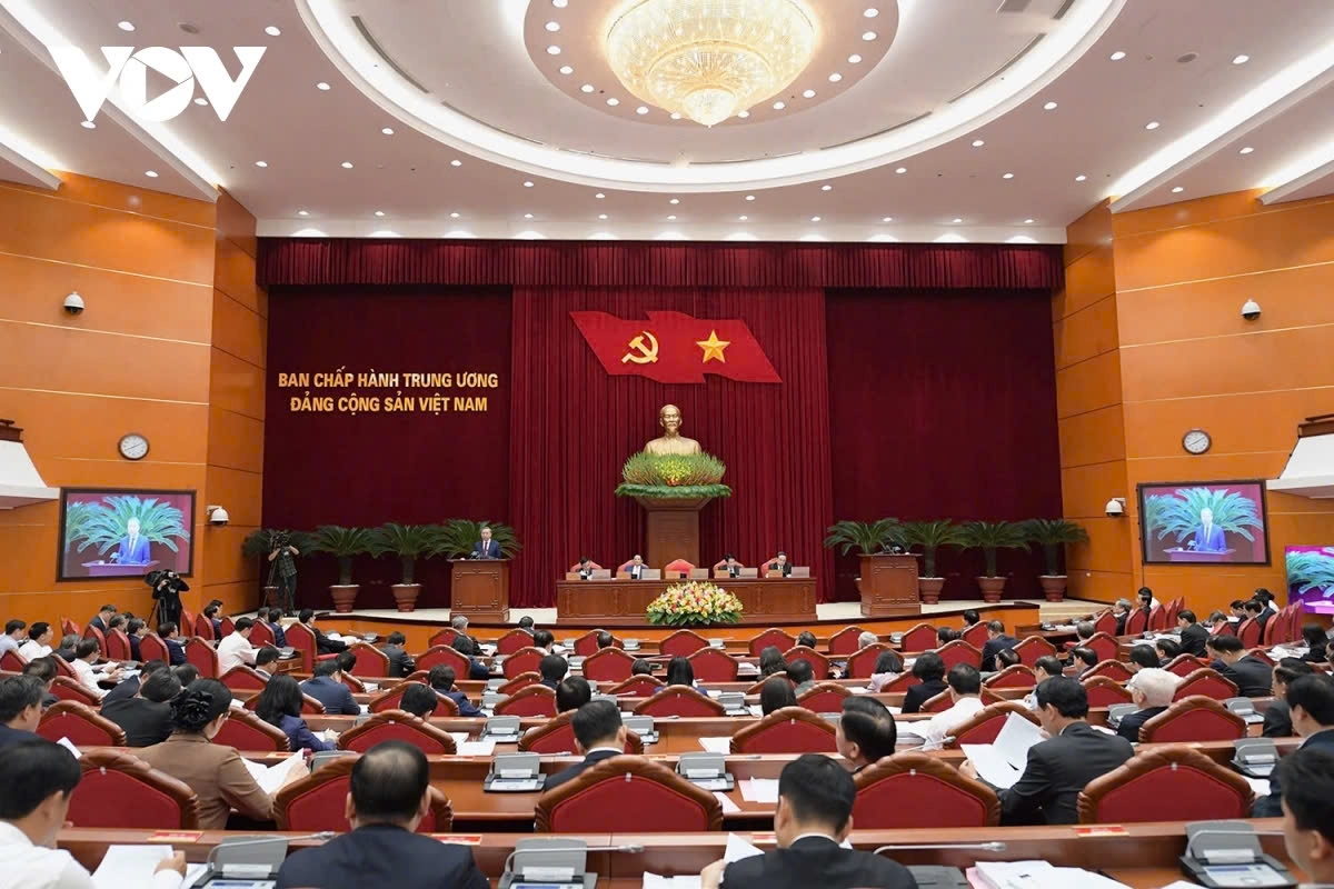 party central committee examines key national issues in hanoi picture 1