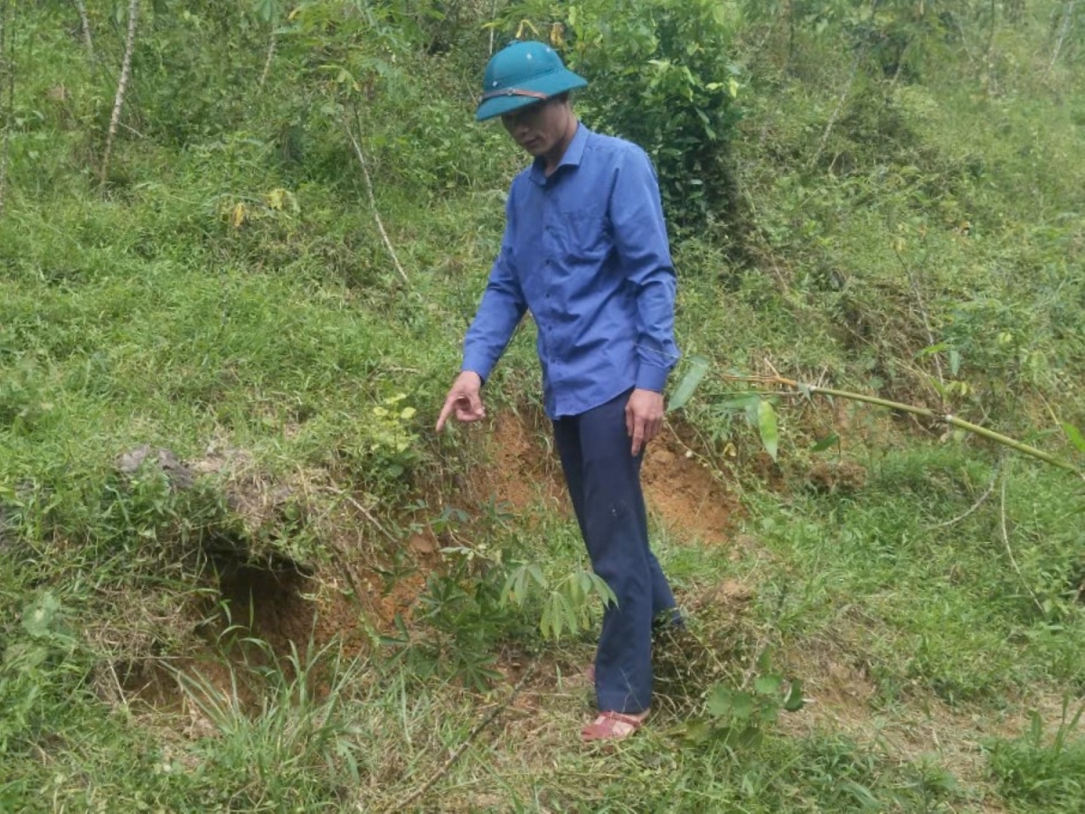 quảng bình khẩn trương di dời người dân sống dưới ngọn núi bị nứt hình ảnh 1 quang binh khan truong di doi nguoi dan song duoi ngon nui bi nut hinh anh 1