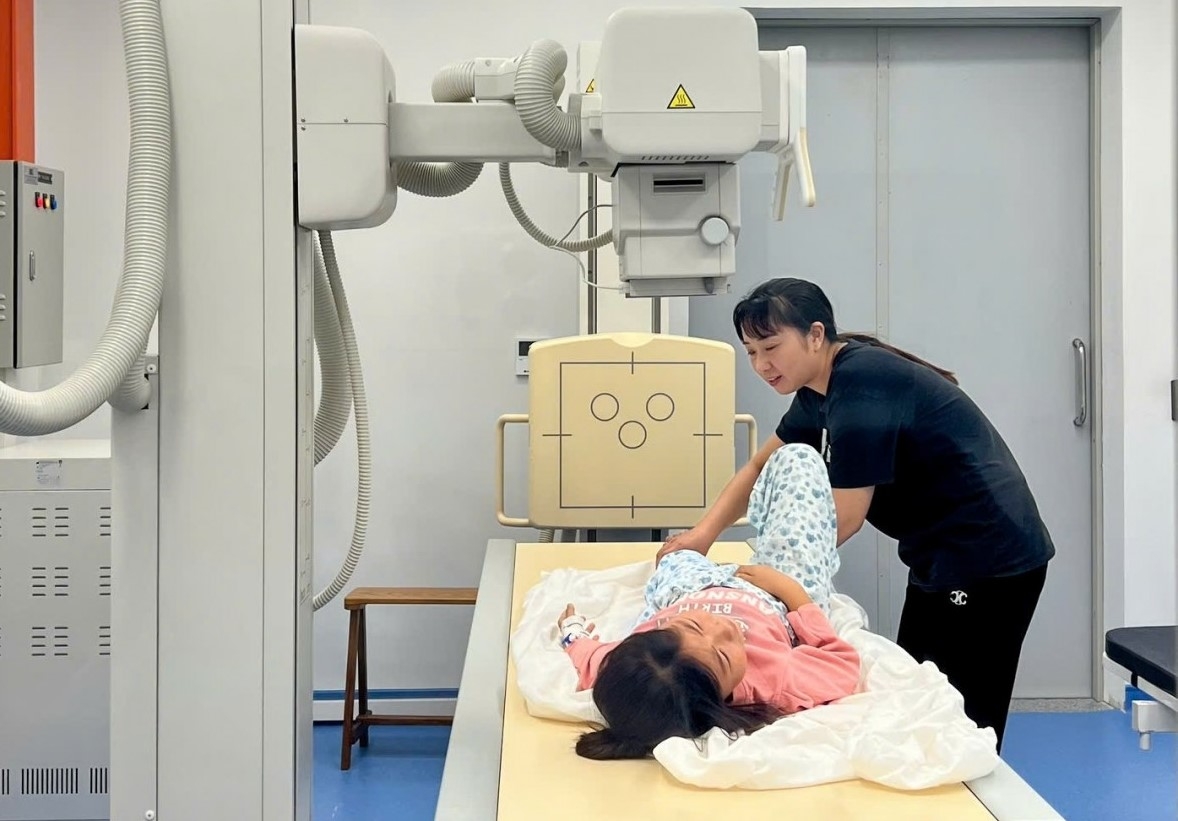 bệnh viện nhi hà nội phẫu thuật thành công cho bệnh nhi 7 tuổi gãy xương đùi hình ảnh 1 benh vien nhi ha noi phau thuat thanh cong cho benh nhi 7 tuoi gay xuong dui hinh anh 1