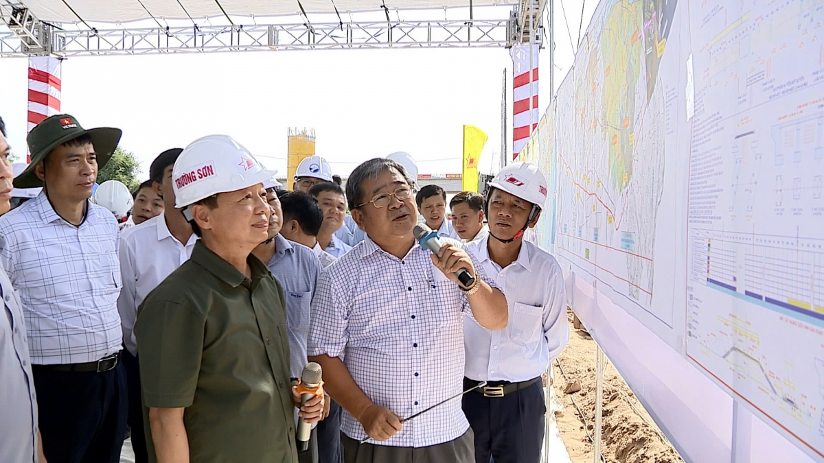 Phó Thủ tướng Trần Hồng Hà chỉ đạo thúc đẩy các dự án cao tốc tại ĐBSCL
