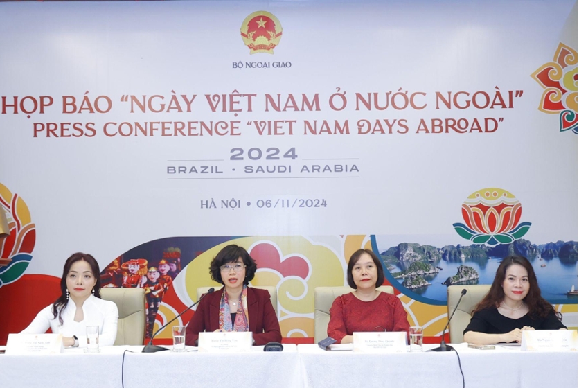 vietnamese lion-dragon dance introduced at vietnam days abroad picture 1