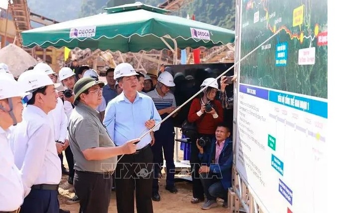 pm orders expediting expressway projects, smart border gate in lang son, cao bang picture 1