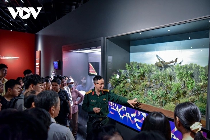 vietnam military history museum glorifies national defense tradition picture 2