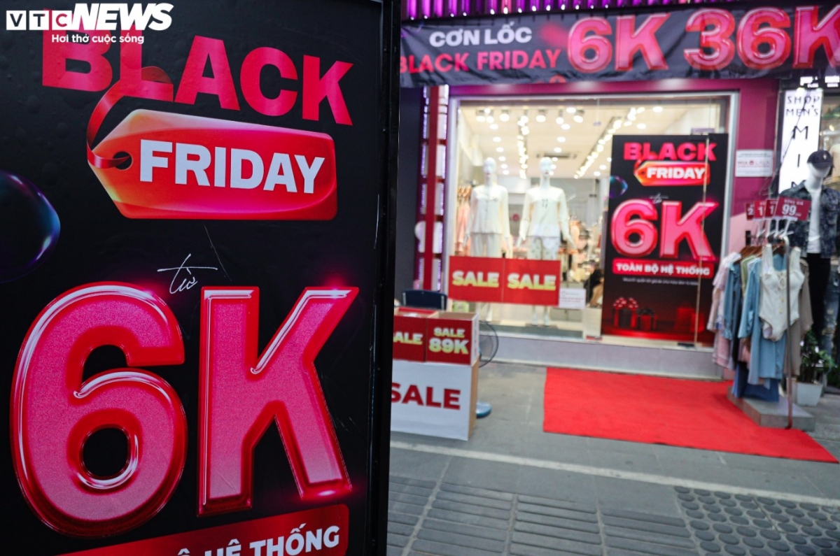 fashion stores offer up to 90 discounts on black friday to woo consumers picture 1