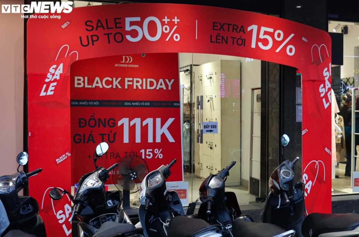 fashion stores offer up to 90 discounts on black friday to woo consumers picture 4