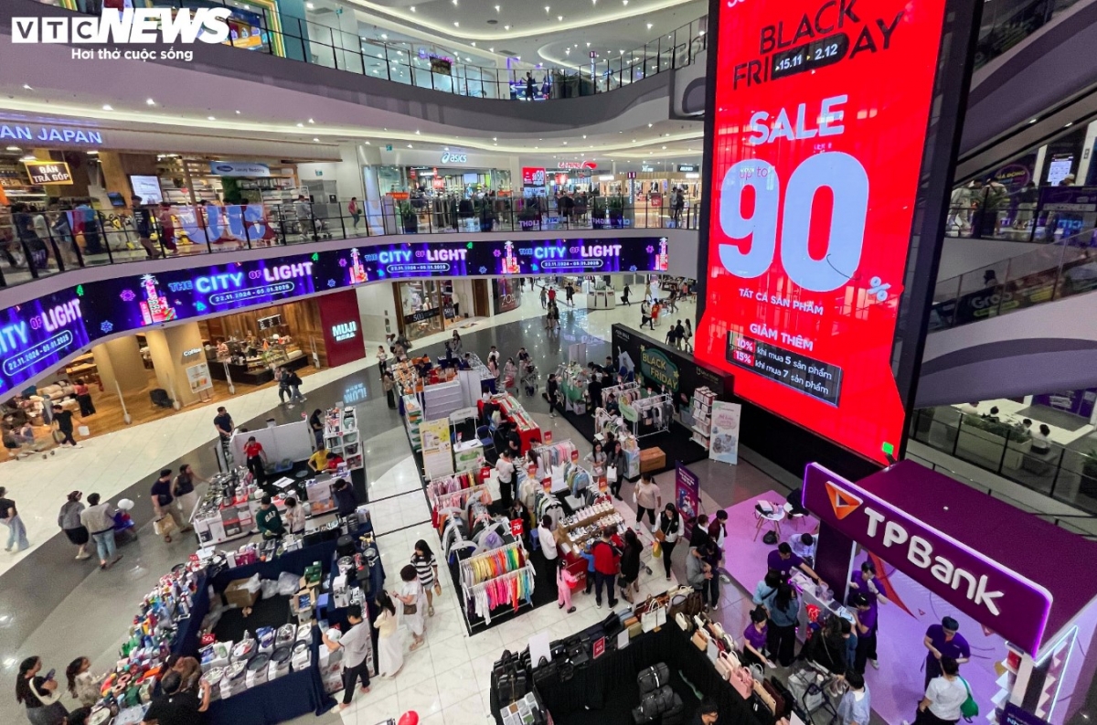 fashion stores offer up to 90 discounts on black friday to woo consumers picture 7