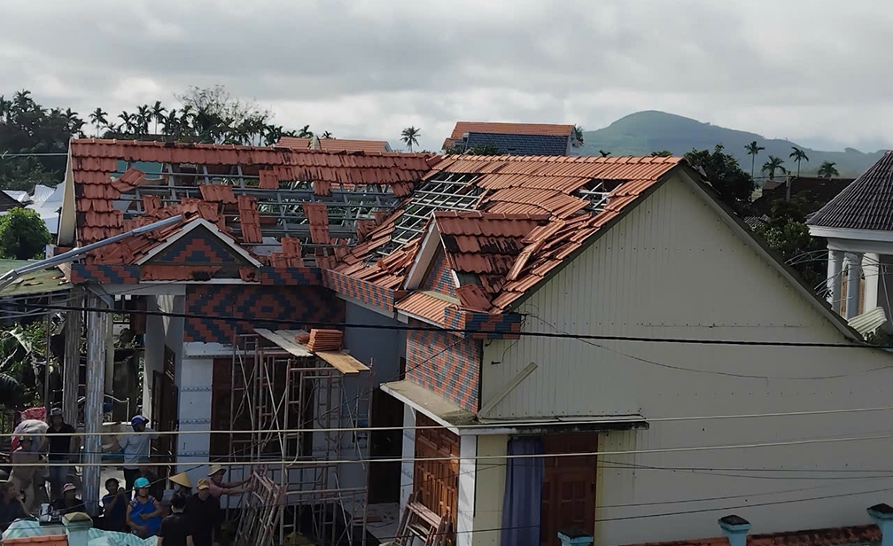 lốc xoáy làm 36 nhà dân ở quảng ngãi bị tốc mái hình ảnh 4 loc xoay lam 36 nha dan o quang ngai bi toc mai hinh anh 4