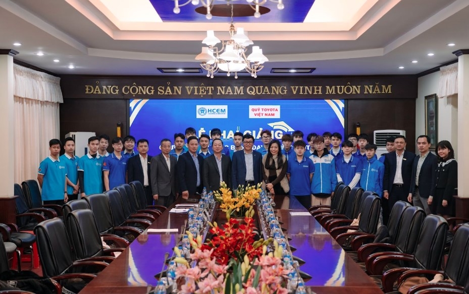 quỹ toyota việt nam mang nước sạch tắm mát những vùng đất khô cằn hình ảnh 3 quy toyota viet nam mang nuoc sach tam mat nhung vung dat kho can hinh anh 3
