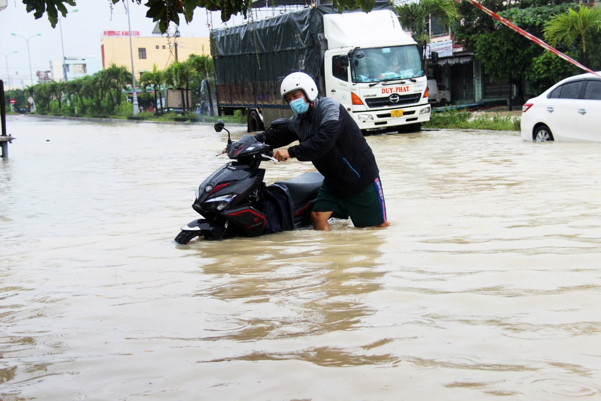 thoi tiet hom nay 21 11 tu thua thien hue den binh Dinh co mua vua, mua to hinh anh 1