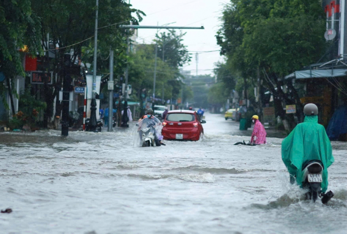 Thời tiết ngày 22/11: Quảng Trị đến Bình Định có mưa lớn, lượng mưa trên 300mm