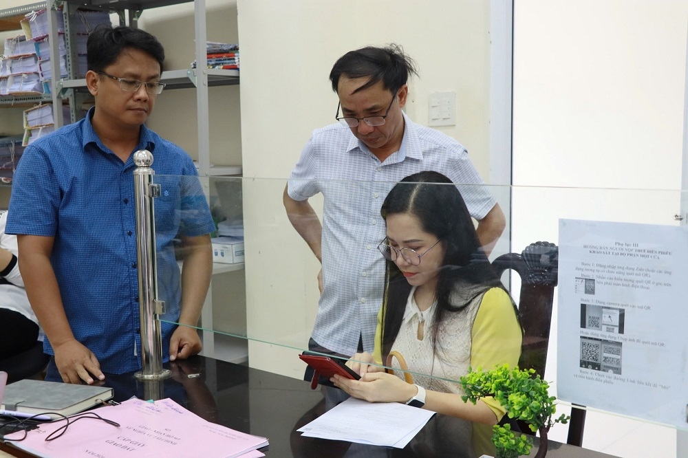 ngành thuế bình thuận tăng cường các ngày cuối tuần để xử lý hồ sơ hình ảnh 2 nganh thue binh thuan tang cuong cac ngay cuoi tuan de xu ly ho so hinh anh 2