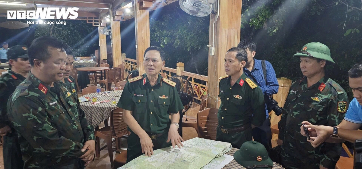 hành trình dầm mưa tìm kiếm 2 phi công vụ rơi máy bay ở bình Định hình ảnh 11 hanh trinh dam mua tim kiem 2 phi cong vu roi may bay o binh Dinh hinh anh 11