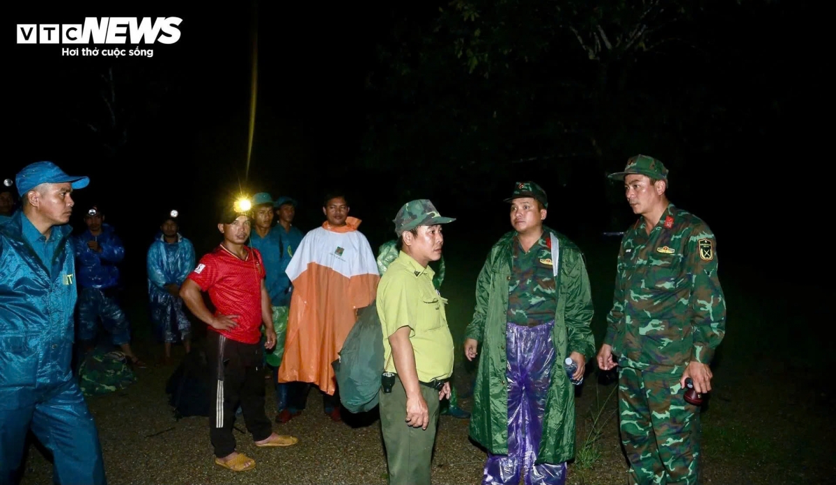 hành trình dầm mưa tìm kiếm 2 phi công vụ rơi máy bay ở bình Định hình ảnh 12 hanh trinh dam mua tim kiem 2 phi cong vu roi may bay o binh Dinh hinh anh 12