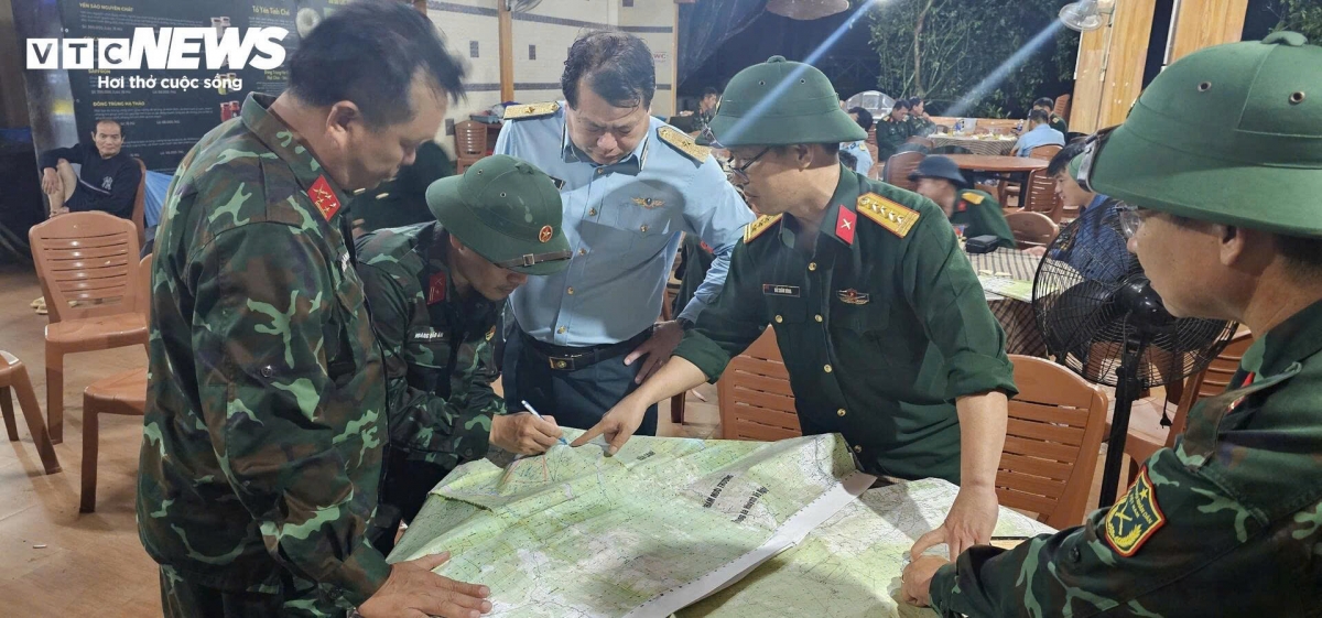 hành trình dầm mưa tìm kiếm 2 phi công vụ rơi máy bay ở bình Định hình ảnh 8 hanh trinh dam mua tim kiem 2 phi cong vu roi may bay o binh Dinh hinh anh 8