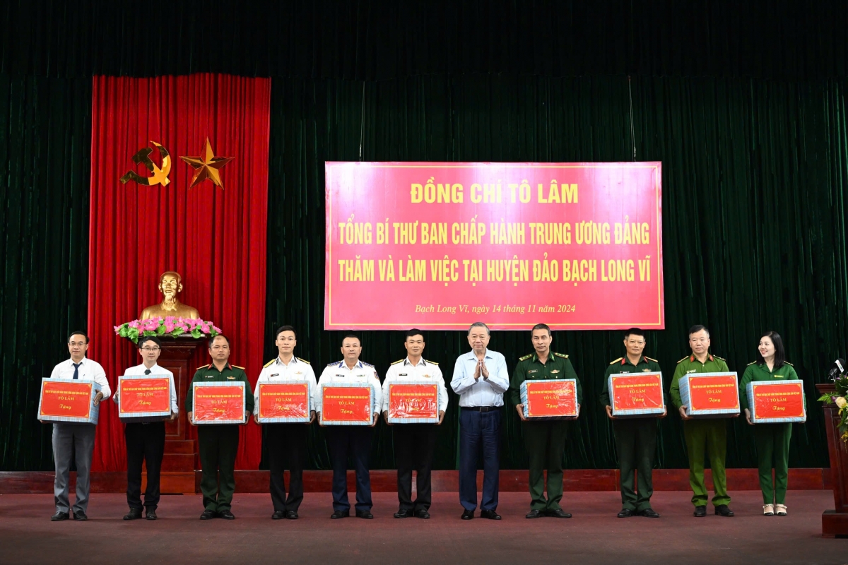 tong bi thu to lam tham va lam viec tai huyen dao bach long vi, hai phong hinh anh 13