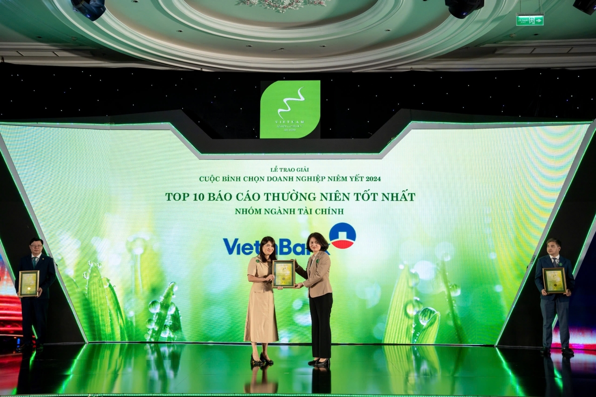 vietinbank gianh cu dup giai thuong ve bao cao thuong nien tai vlca 2024 hinh anh 1