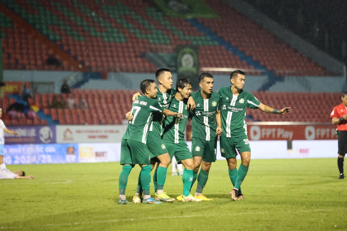 công phượng rực sáng với cú đúp, bình phước đánh bại khánh hòa hình ảnh 1 cong phuong ruc sang voi cu dup, binh phuoc danh bai khanh hoa hinh anh 1