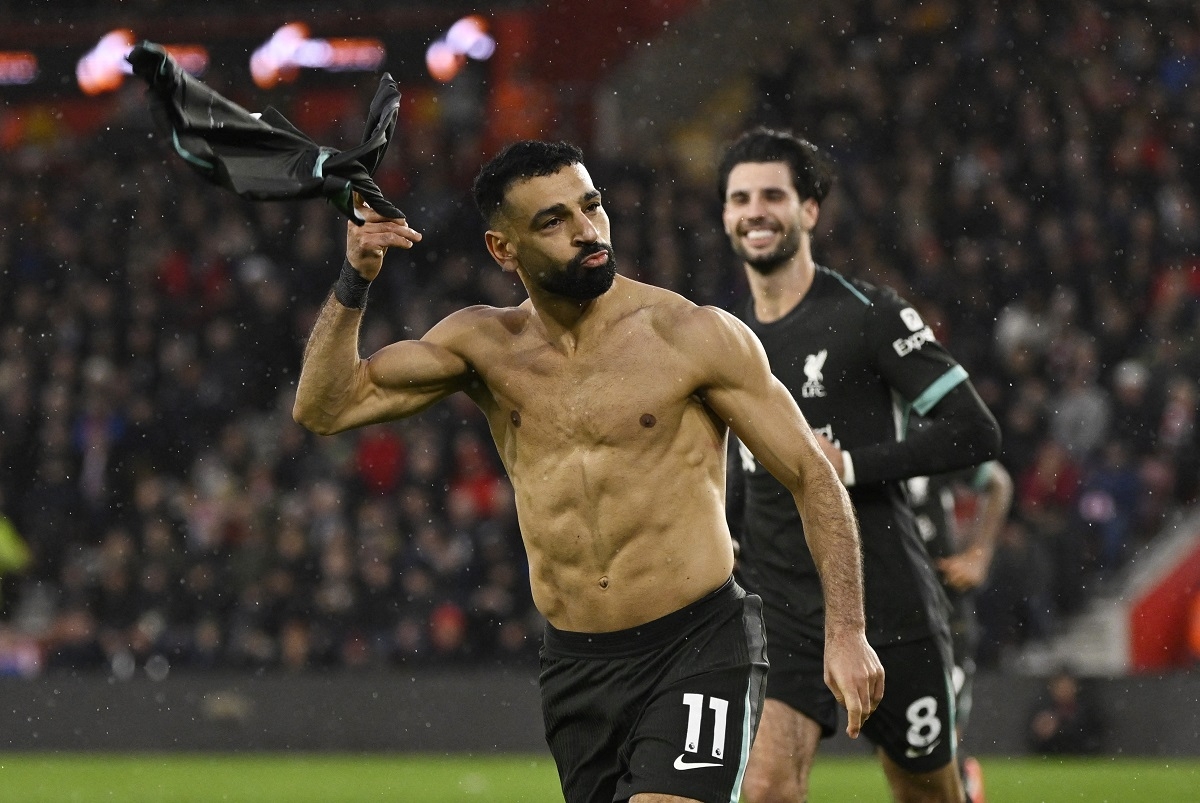 ket qua bong da hom nay 24 11 salah giup liverpool bo xa man city 8 diem hinh anh 23