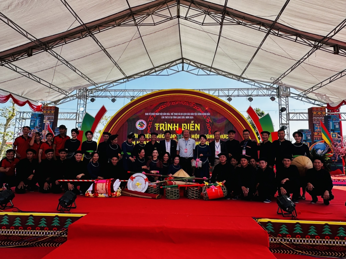 trình diễn trích đoạn lễ hội, nghi thức sinh hoạt văn hoá hình ảnh 4 trinh dien trich doan le hoi, nghi thuc sinh hoat van hoa hinh anh 4
