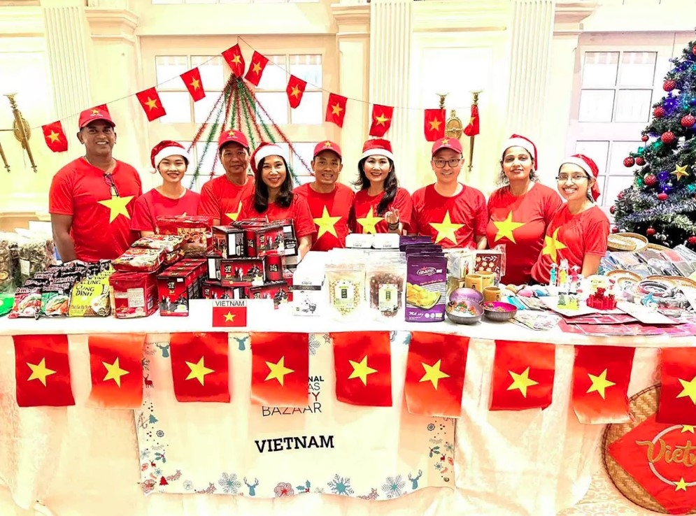 vietnam attends international christmas charity bazaar in sri lanka picture 1