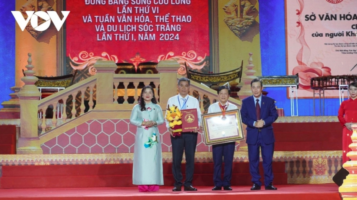 khmer five-tone musical performance sets vietnamese record picture 1