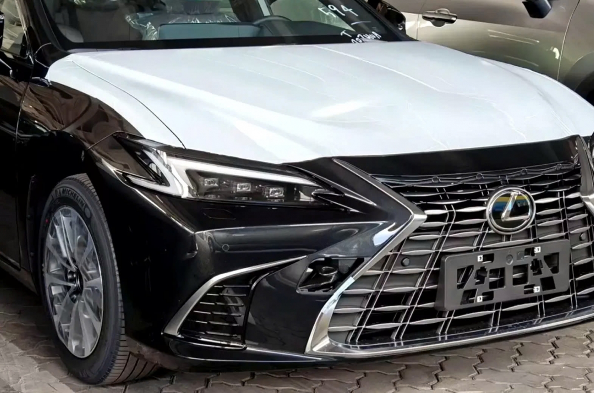 Những hình ảnh rò rỉ của Lexus ES 2026 