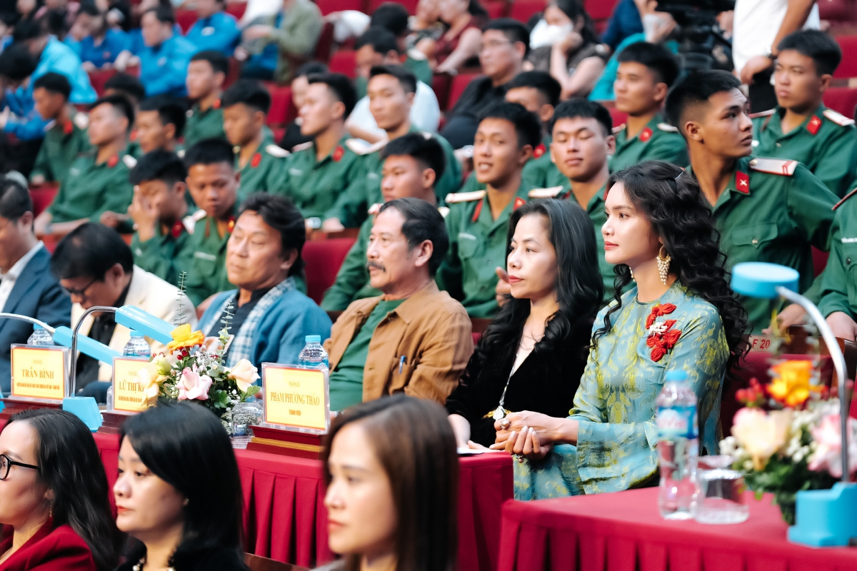 NSND Phạm Phương Thảo ngồi “ghế nóng” Liên hoan Ca múa nhạc toàn quốc 2024