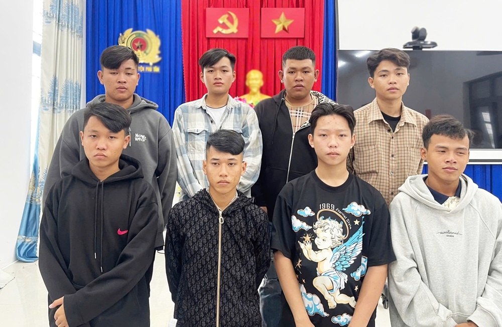 khoi to 17 doi tuong dung hung khi danh nguoi gay thuong tich hinh anh 2