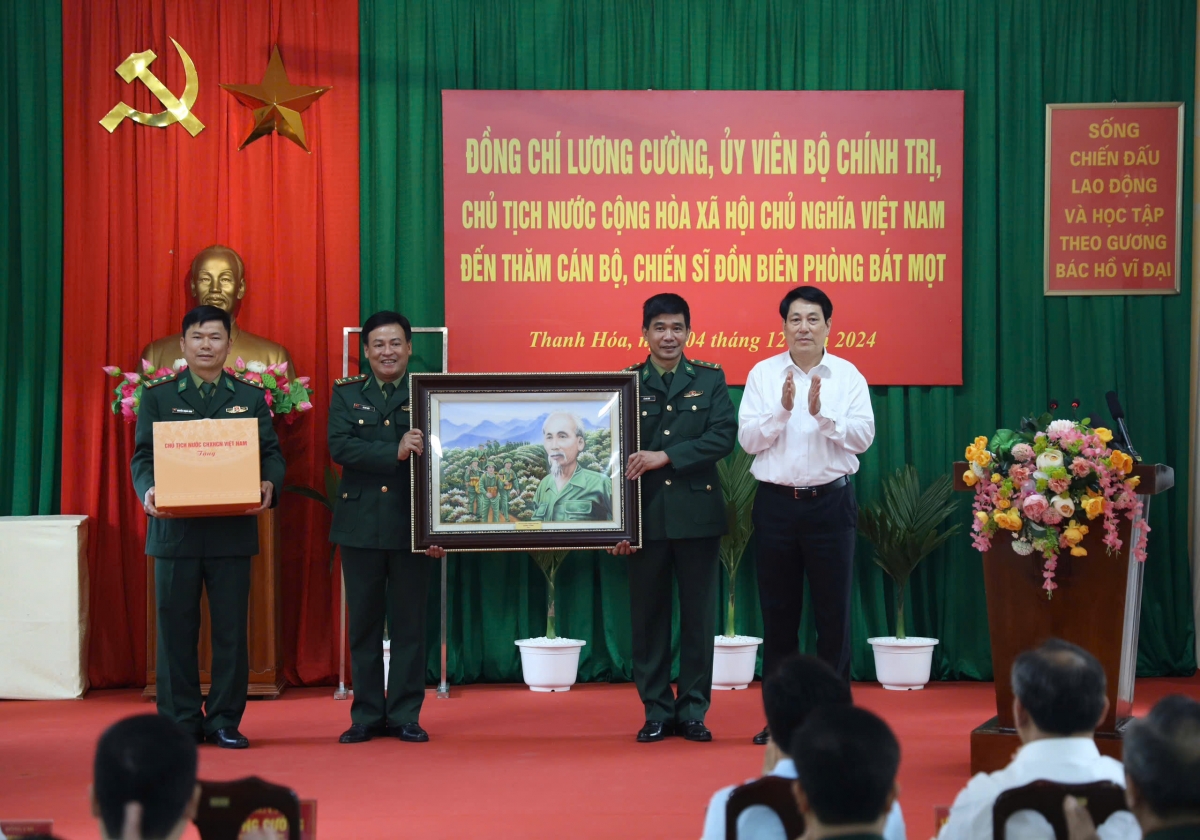 chủ tịch nước lương cường thăm cán bộ, chiến sỹ đồn biên phòng bát mọt hình ảnh 4 chu tich nuoc luong cuong tham can bo, chien sy don bien phong bat mot hinh anh 4